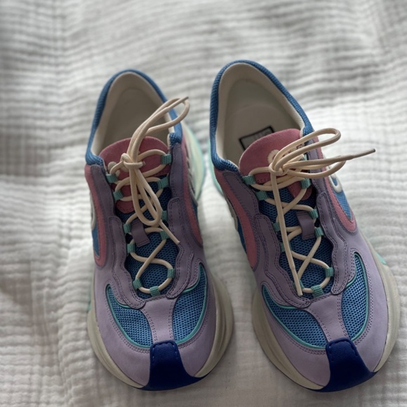 Gucci Run Suede Sneakers - Picture 2 of 6